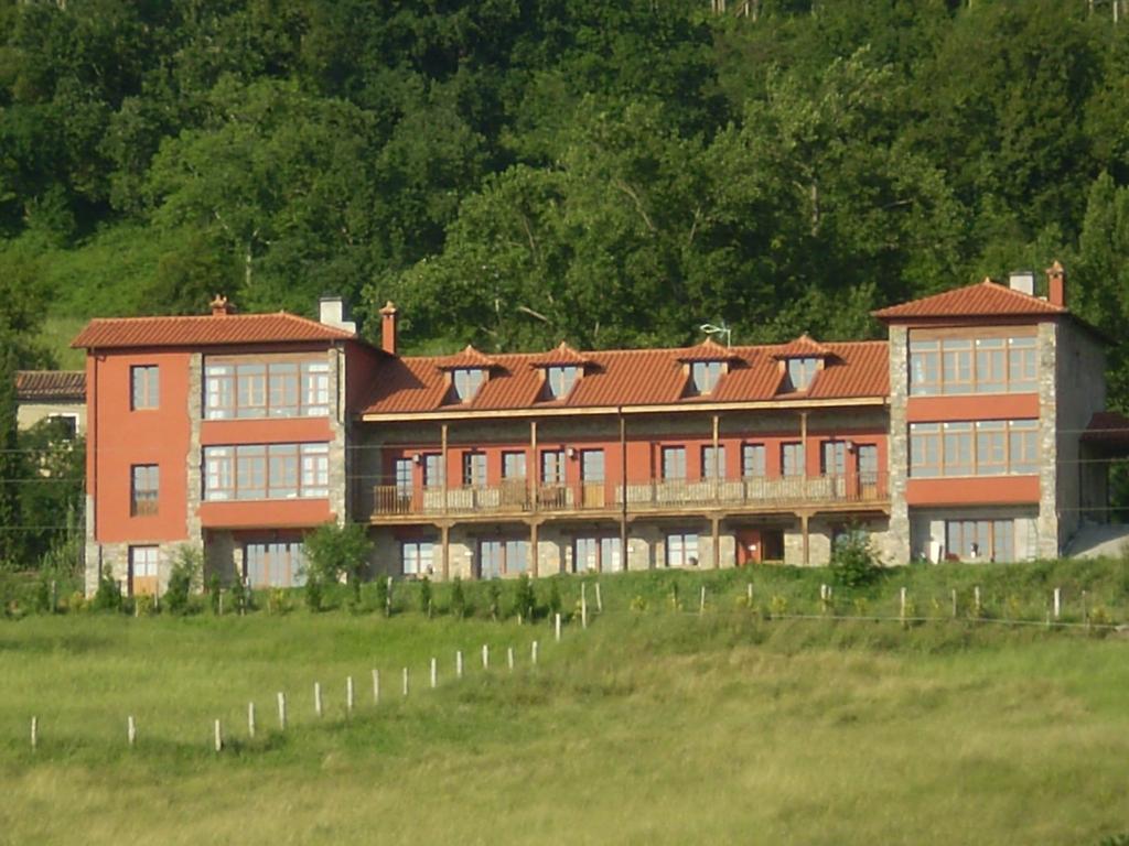 Escuelas De Fuentes Villaviciosa  Exterior foto