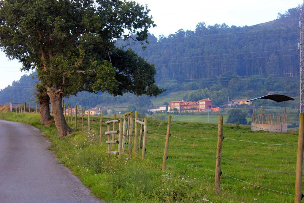 Escuelas De Fuentes Villaviciosa  Exterior foto